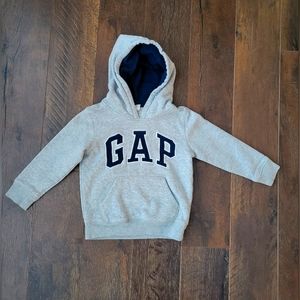 GAP kids sweater. Size 4T. EUC.
